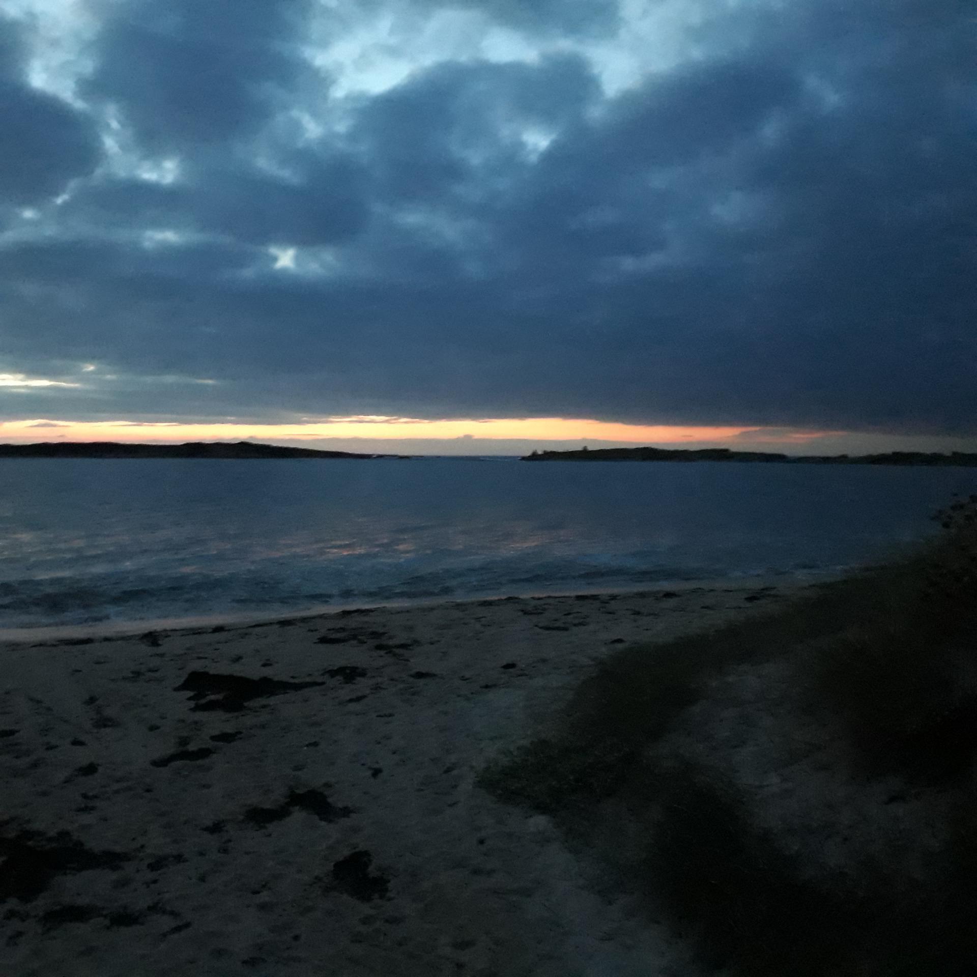 plage du dourlin a la tombée de la nuit 